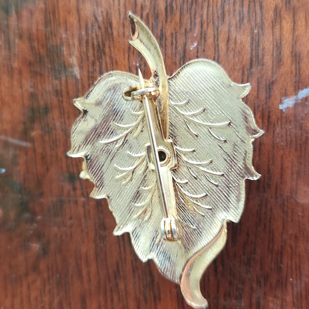 Elegant Vintage Gold Leaf With Amber Glass Floral Design - Picture 2 of 4